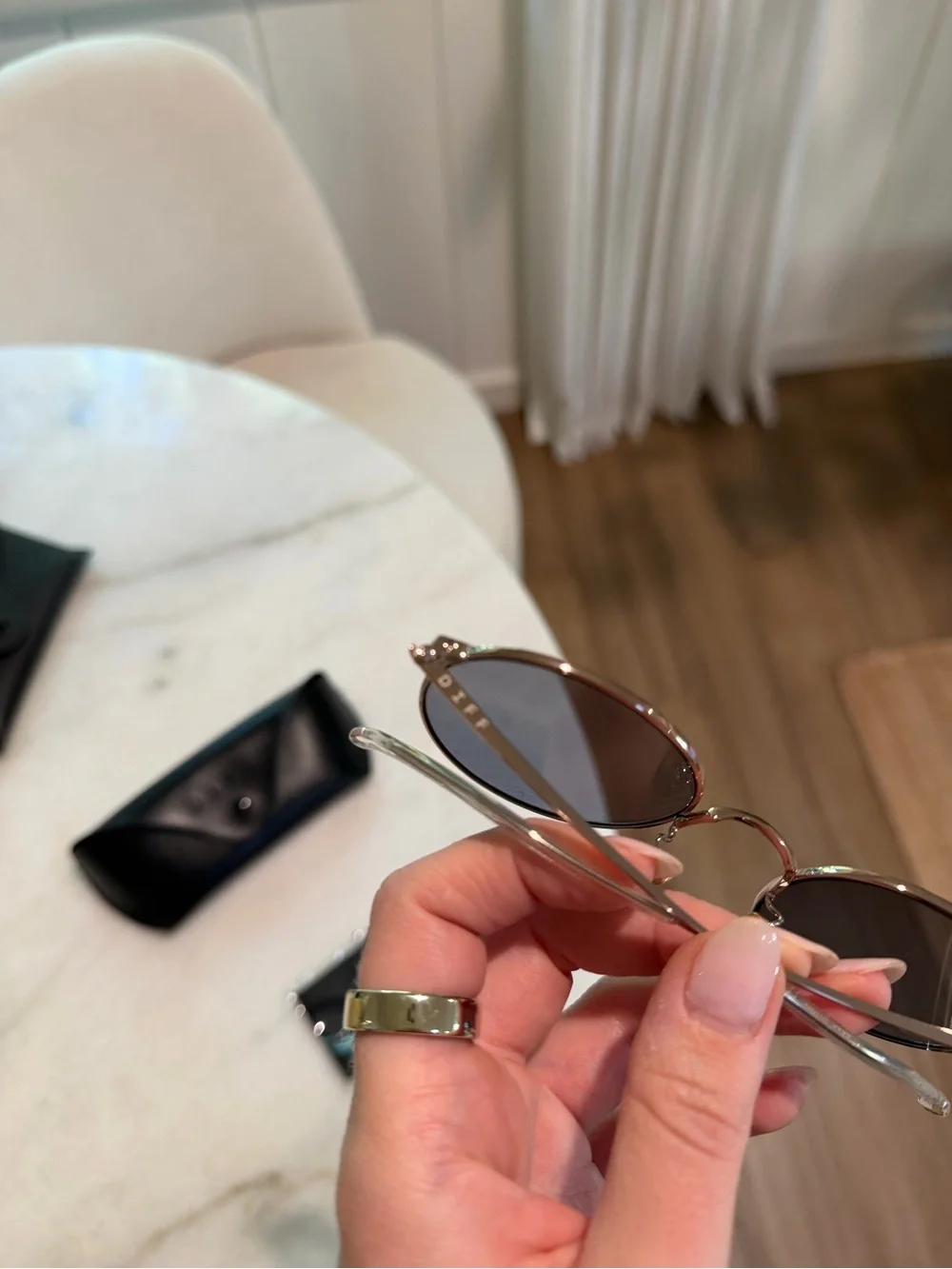 DIFF Eyewear Round Pink Polarized Sunglasses